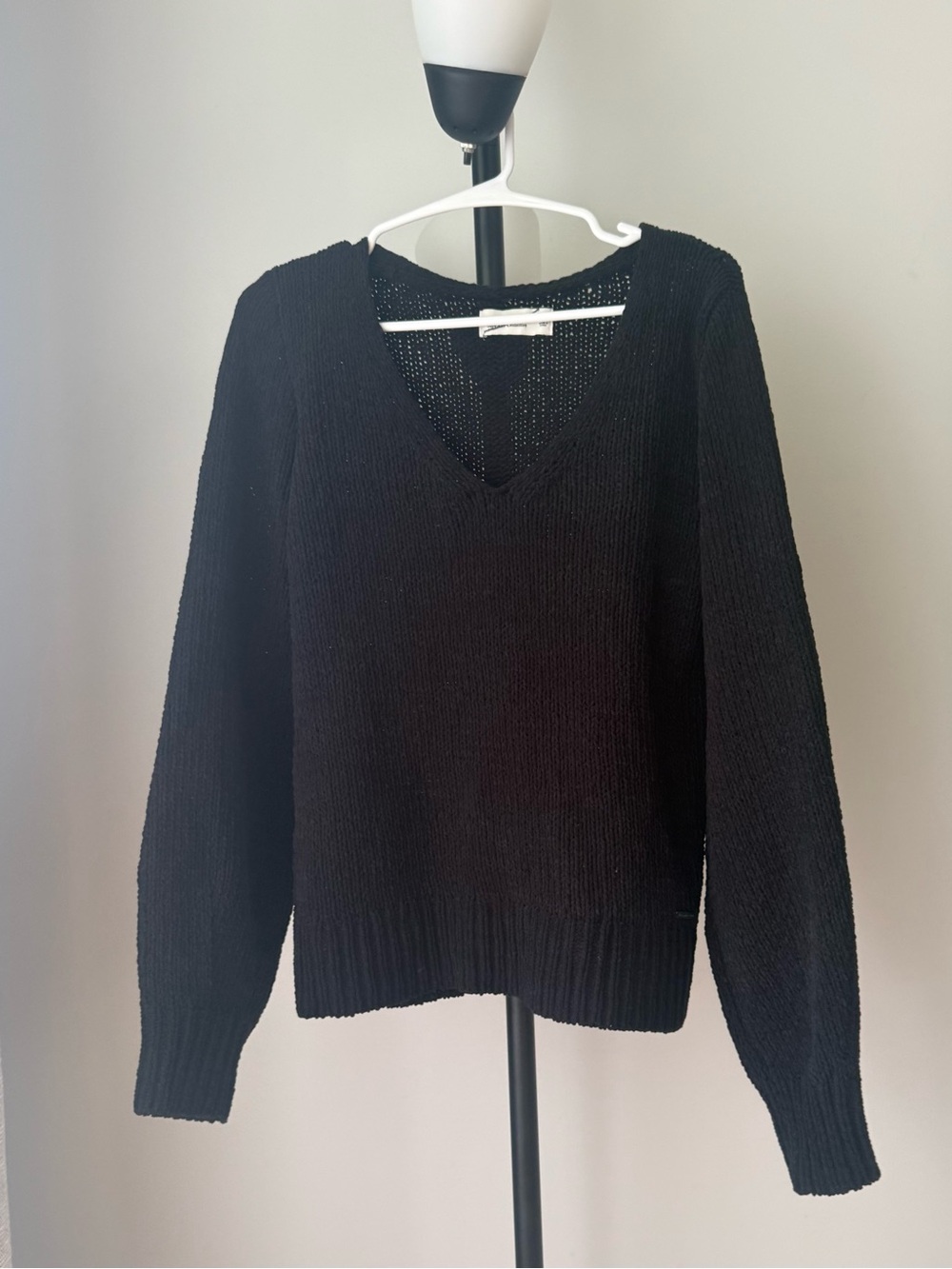 Abercrombie & Fitch Black V-Neck Knit Sweater M